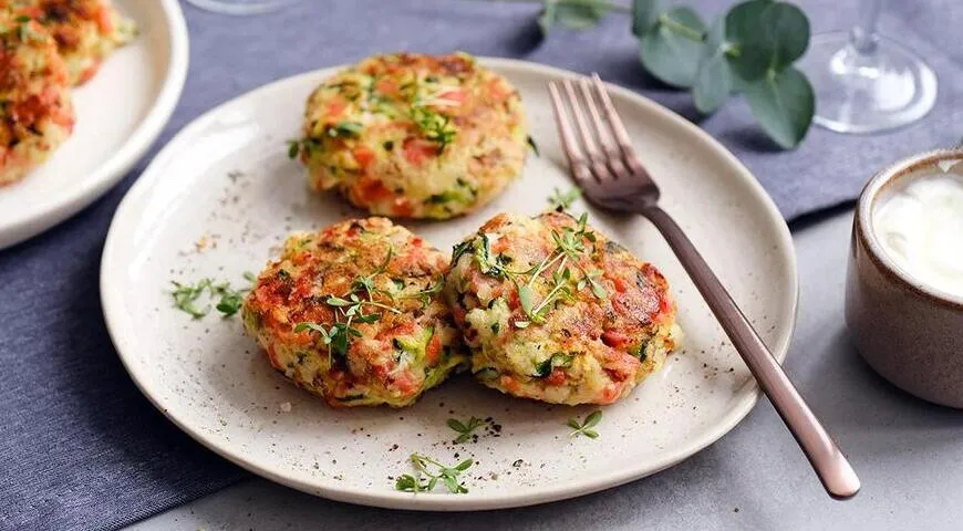 Оладьи с копченой рыбой и цукини