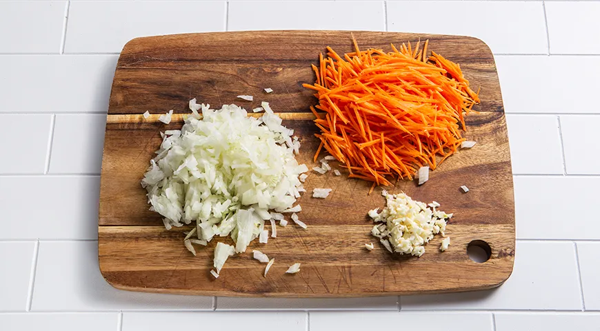 Печеночные оладьи с морковью и луком