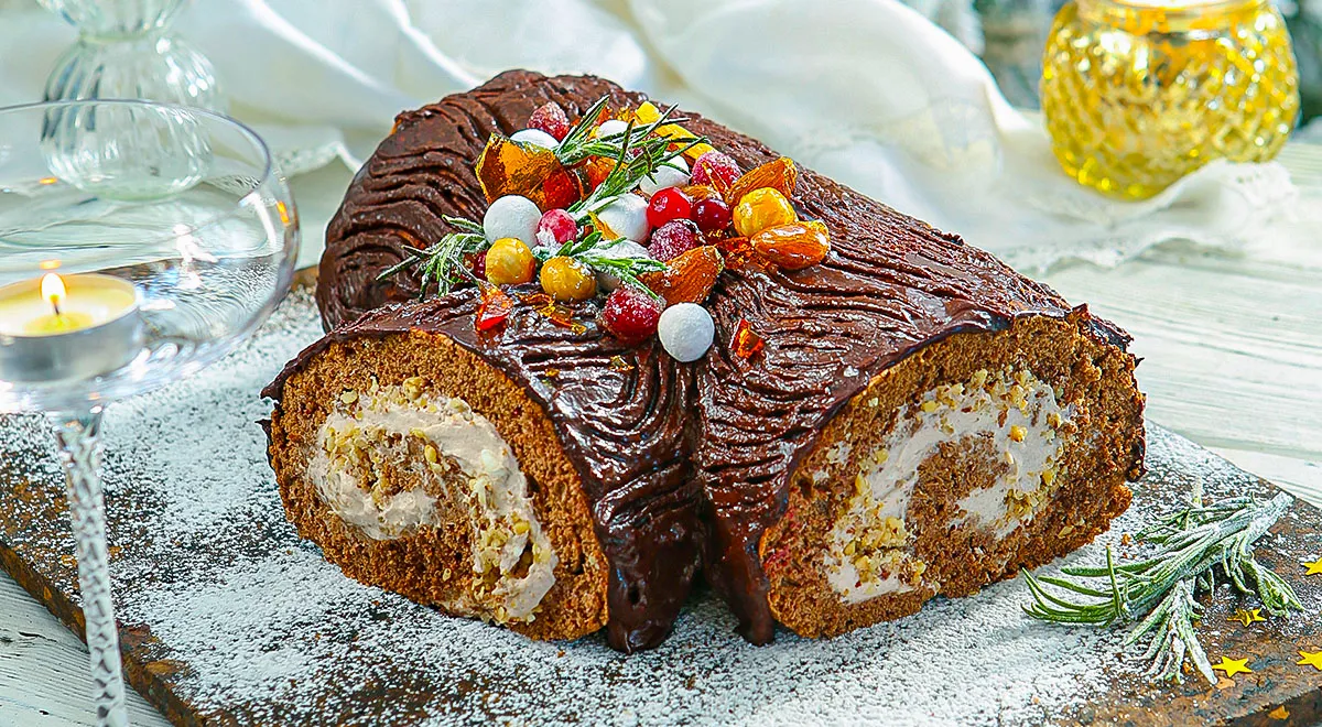 Шоколадное полено с фундуком