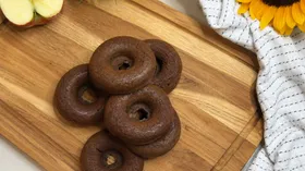 Шоколадные пончики из кабачка и яблочка