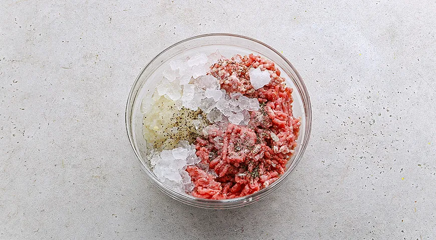 Пельмени сибирские в грибном бульоне