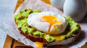 Жительница Великобритании прославилась благодаря своему секрету приготовления яйца-пашот всего за 60 секунд