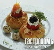 Пасхальные булочки с фаршированными яйцами на завтрак