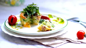 Порционные омлеты с ветчиной, брокколи и сыром