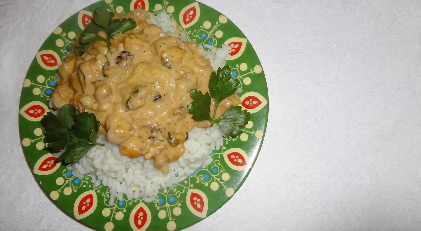 Морской коктейль в "розовой" глазури с рисом