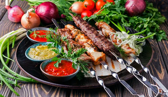 26 домашних соусов для шашлыка, которые сделают мясо еще вкуснее