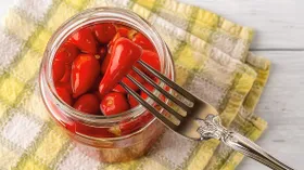 Маринованный острый перец в уксусе с сахаром