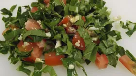 Чечевичный салат с помидорами и орехами кешью