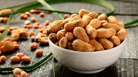 Арахис замедляет клеточное старение — вот сколько есть, чтобы был эффект