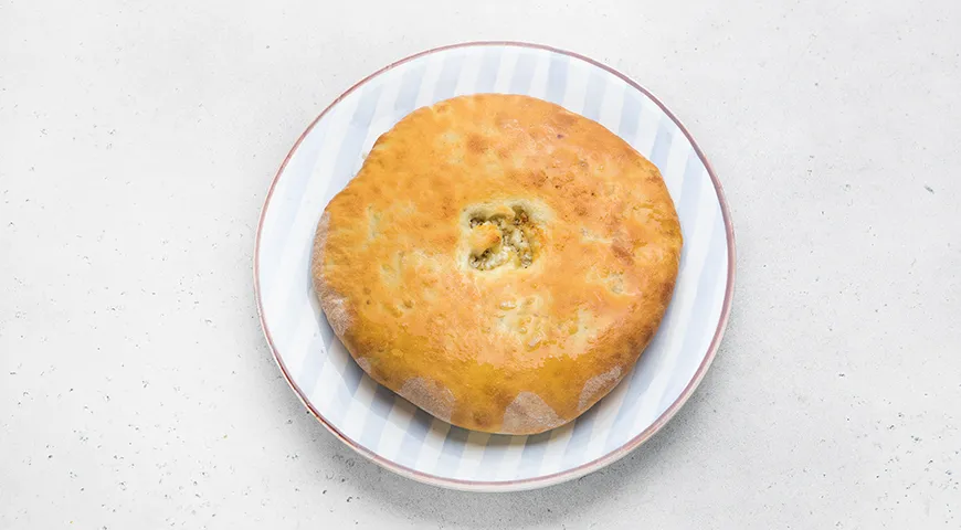 Осетинский пирог с курицей и сыром