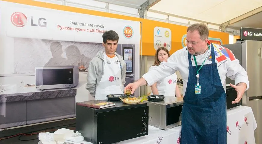 Доноров научили готовить блюда русской кухни
