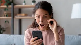 Зачем полоскать рот кокосовым маслом? Врач поделилась мнением о странном, но рабочем методе