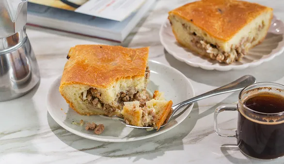 Пирог с капустой и говяжьим фаршем