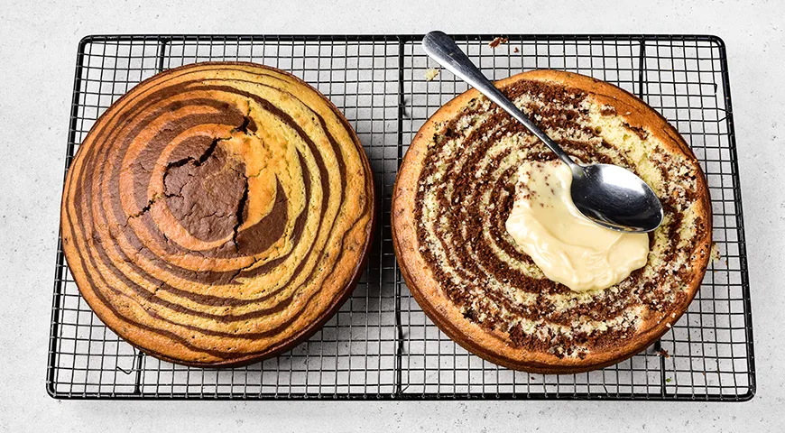 Пирог Зебра с манкой на кефире