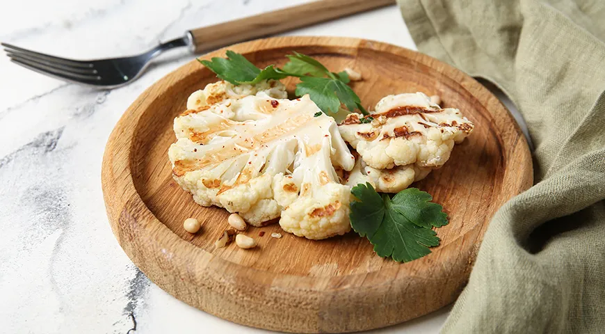 Чтобы получилась хрустящая корочка, жарьте цветную капусту без предварительной варки