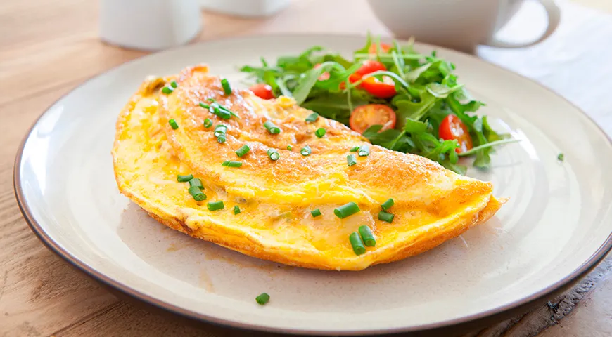 Рекомендуемая суточная норма потребления омлета для взрослого допускает использование 2–3 яиц