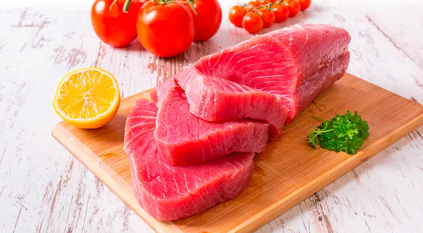 Тунец — богатый источник витаминов, белка и полезных жиров