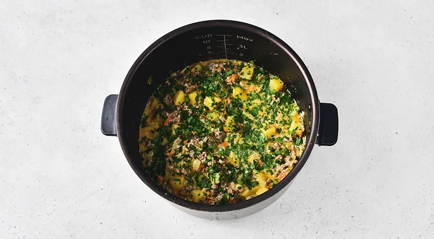 Тушенная картошка с фаршем в мультиварке