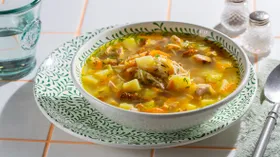 Суп лапша с копченой курицей