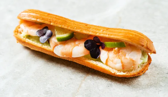 Эклеры с креветками, огурцами и майонезом