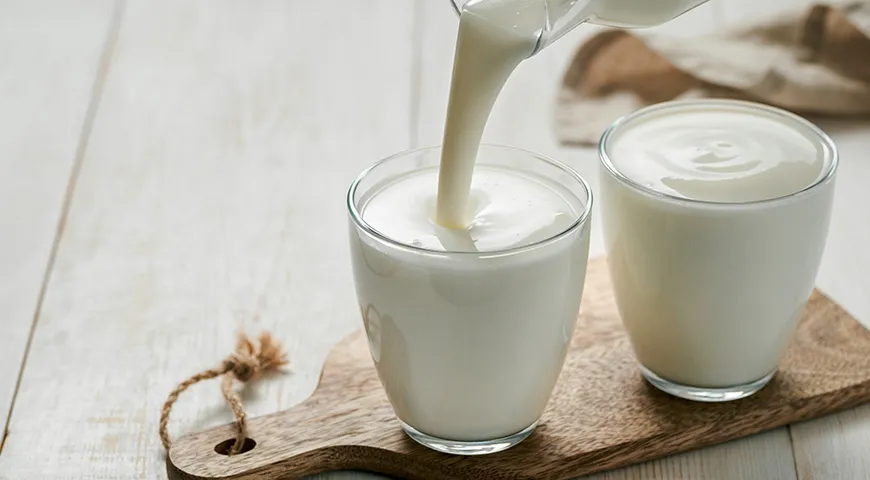 С возрастом многие из нас утрачивают способность переваривать лактозу из чистого молока, и тогда на помощь приходят кисломолочные продукты, в которых содержание лактозы значительно ниже