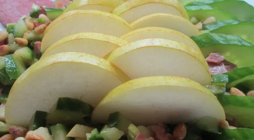 Готовим салат из говяжьей вырезки с кедровыми орешками