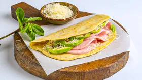 Пьядина с вареной колбасой и кабачком