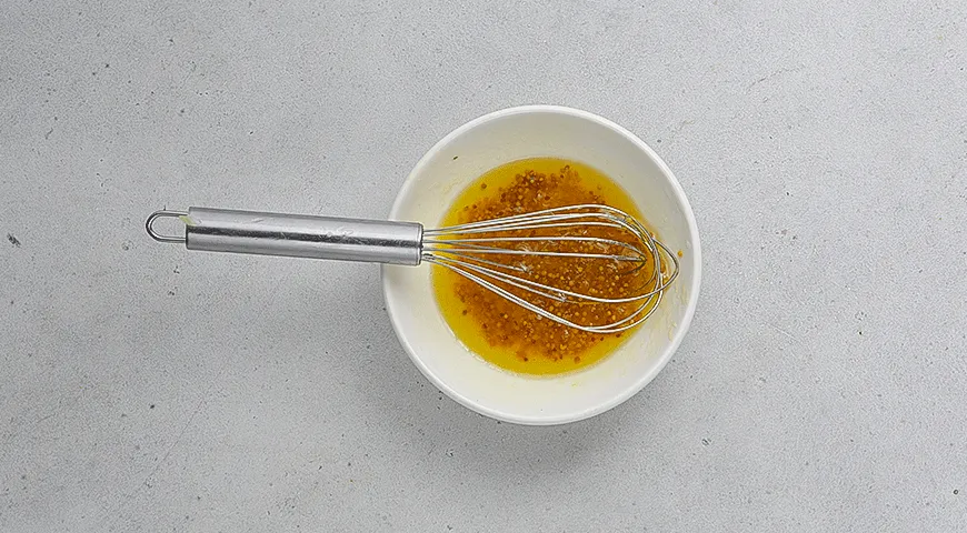 Салат из хурмы с хамоном и бурратой