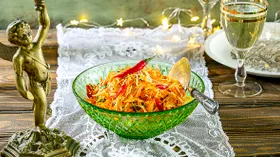 Острый морковный салат с сыром и майонезом