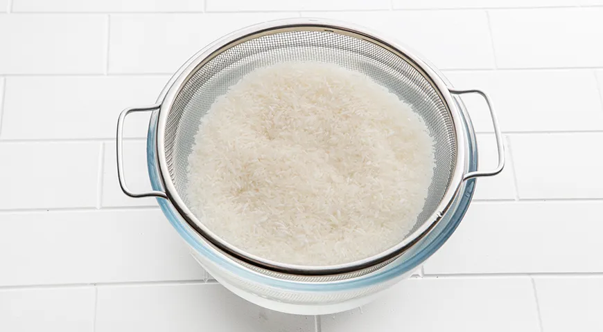 Рис с курицей и кукурузой (на сковороде)