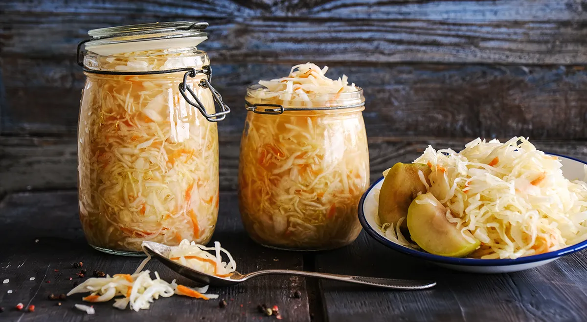 Вкусный рецепт квашеной капусты с яблоками — видео | hb-crm.ru