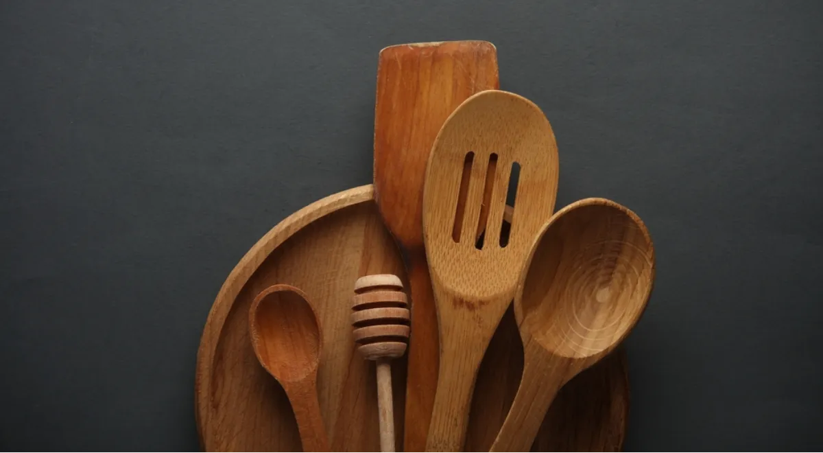 Портите, сами того не замечая: 5 привычек, которые сокращают срок службы деревянной посуды — читать на Gastronom.ru