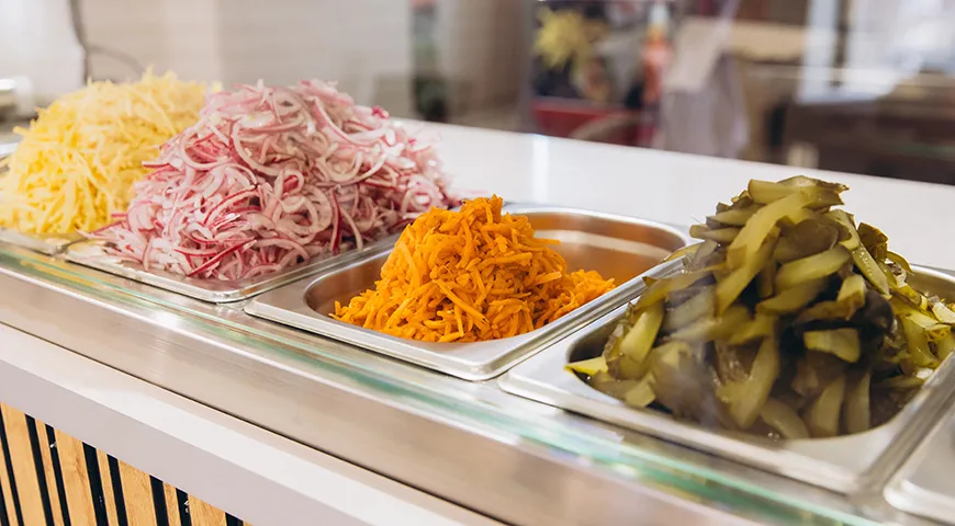 Дополнительные ингредиенты для шаурмы: соленые или маринованные овощи (огурцы/корейская морковь/спаржа/баклажаны), тертый или тонко нарезанный сыр