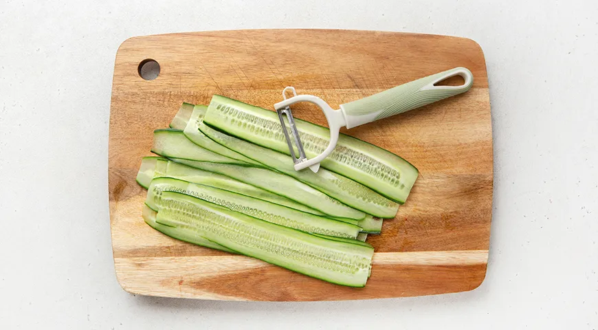 Роллы из огурца с ветчиной