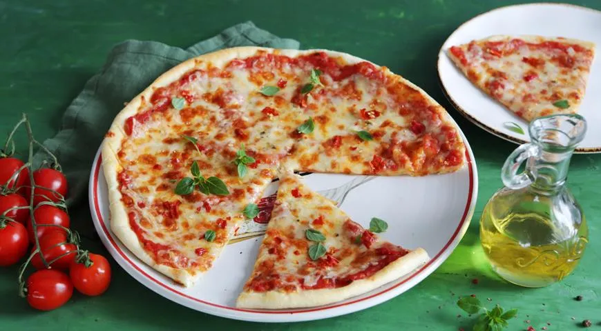 Пицца с моццареллой