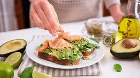 Белковые продукты на завтрак: чем заменить яйца