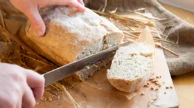 Как черствый хлеб снова сделать свежим: 7 способов