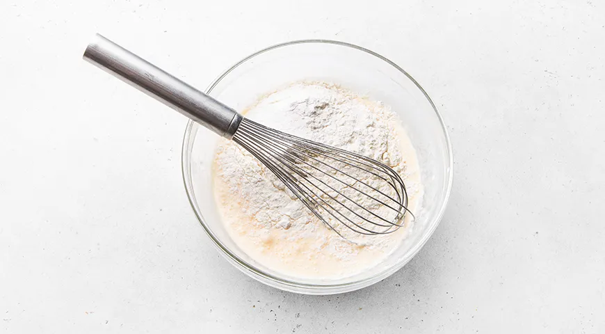 Заливной пирог с тунцом, яйцом и луком