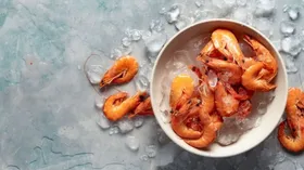 Шеф-повар раскрыл 4 простых способа очистить креветки