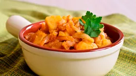 Тушеная капуста с картошкой и курицей