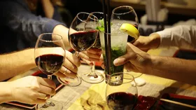 Как делают безалкогольное вино и другие напитки и стоит ли их пить