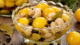 Маринованные черри с шампиньонами