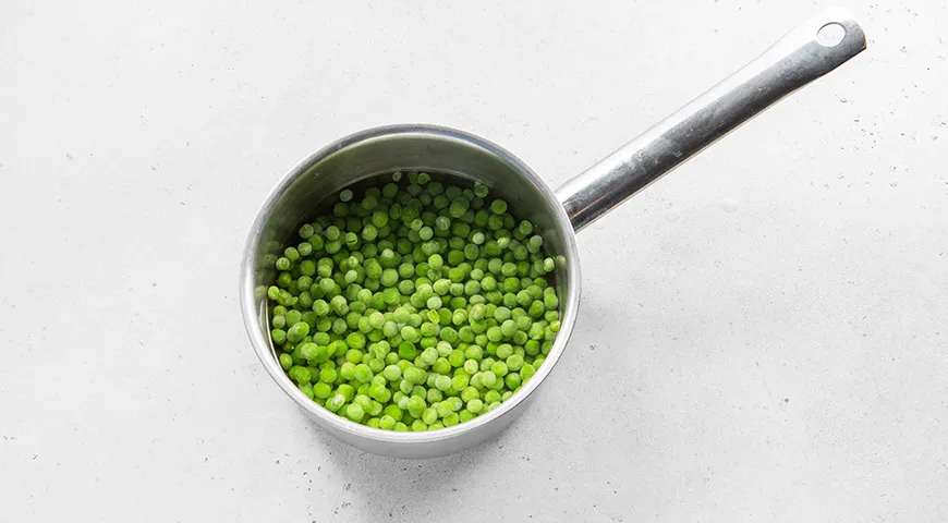 Салат с тунцом и горошком