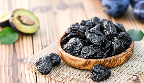 Польза и вред чернослива, как его есть правильно