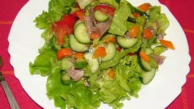 Салат из свежих овощей с мясом