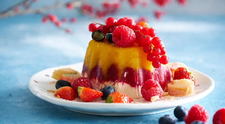 Замороженный десерт «Лайм, манго и ягоды»