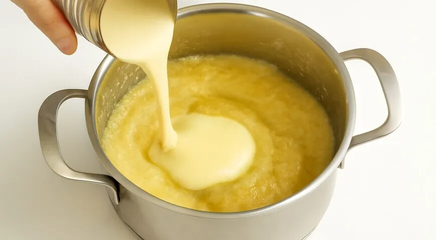 Яблочное пюре со сгущенкой