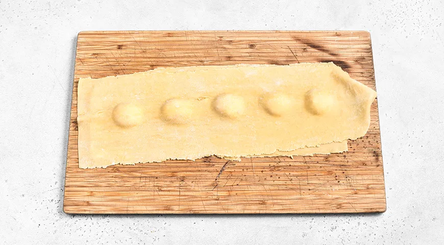 Равиоли с креветками и песто