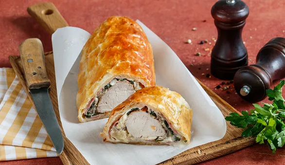 Свинина, запеченная в слоеном тесте