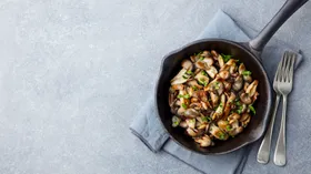 Никакой соли и правильная температура: 5 советов, как усилить вкус жареных грибов